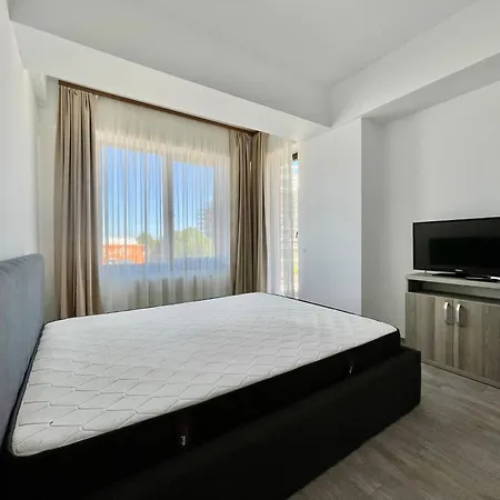 Summerlad Mamaia